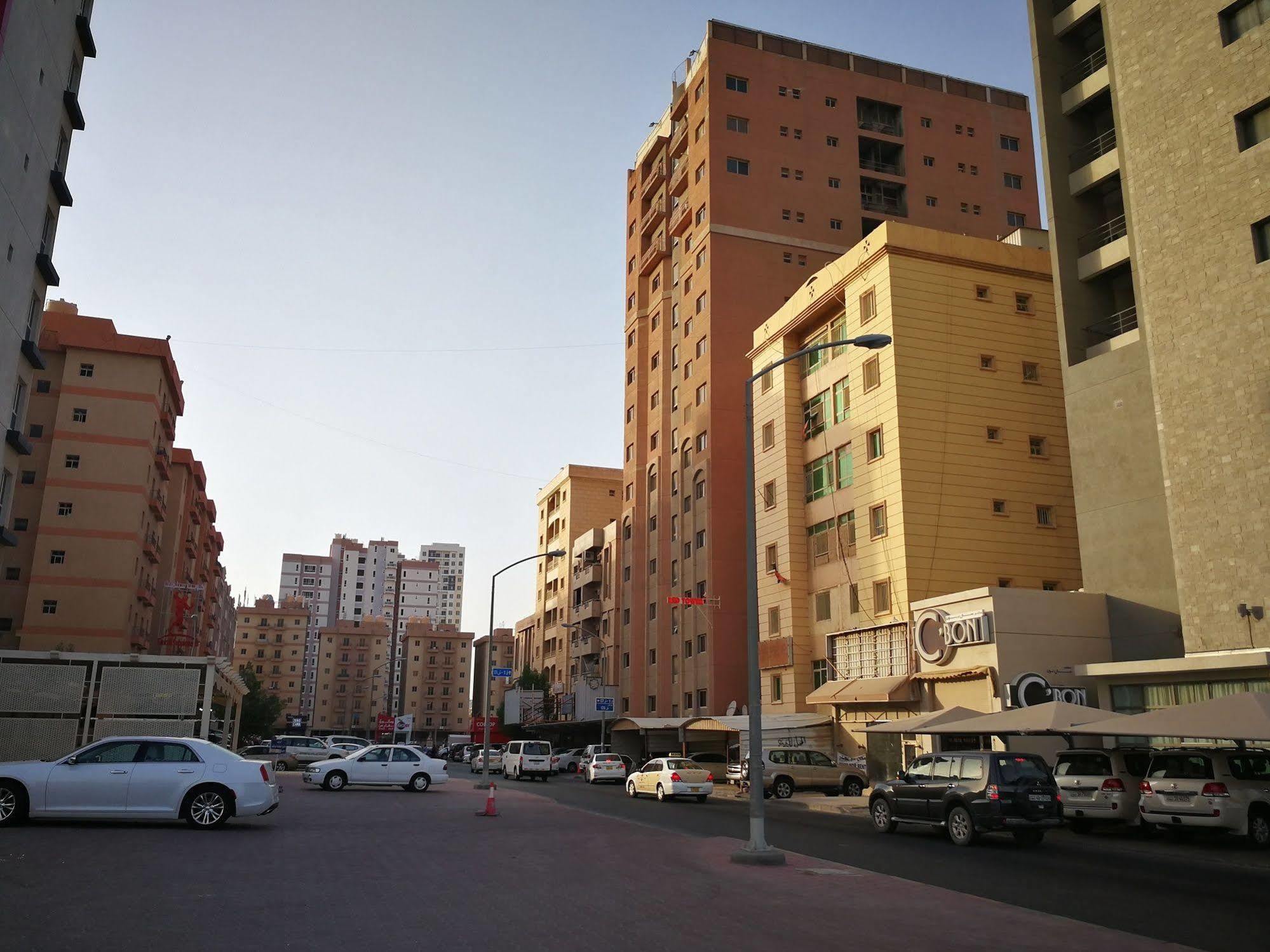 Mahboula Red Tower Furnished Apartments מראה חיצוני תמונה